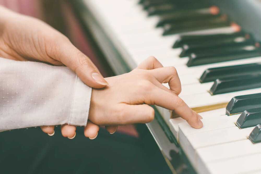 اهمیت استاد حرفه ای در آموزش پیانو